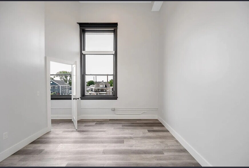 Building Photo - 72 Boisvert St