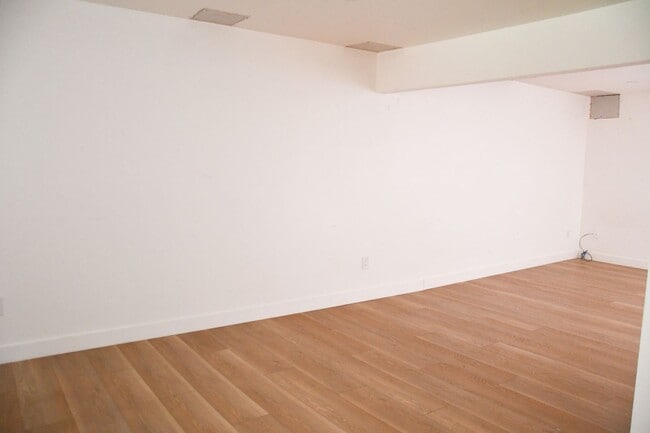 Building Photo - Valencia (994)