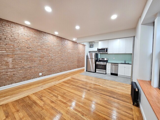 Building Photo - 610 W 150th St