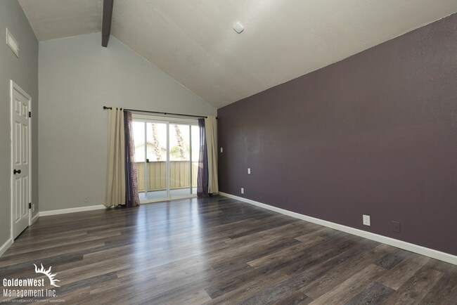 Building Photo - Spacious 4Bdm 2.5Ba Home with Loft in Las Vegas