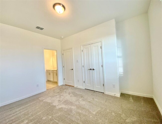 Building Photo - 247 Du Bois Ln