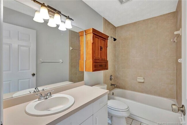 Building Photo - 252 NW Lincoln Ave