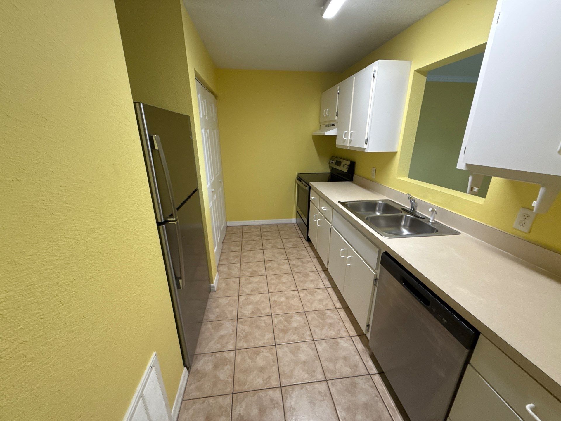 Building Photo - 1910 NW 12th Ave