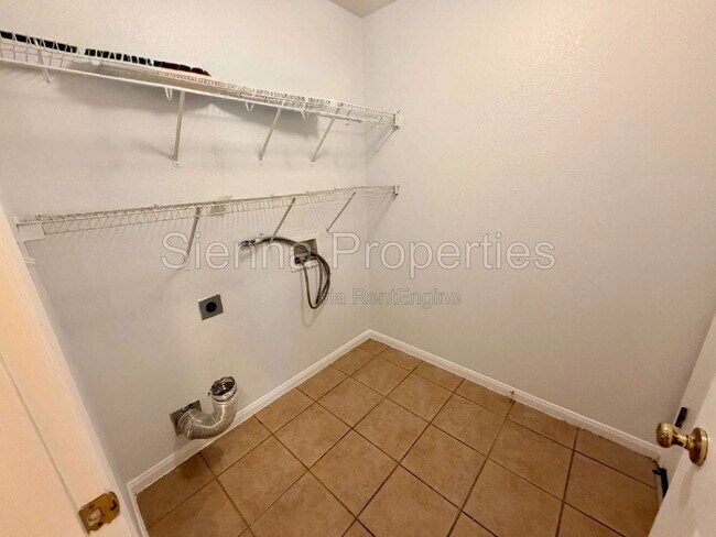 Building Photo - 1517 Hawk Dr