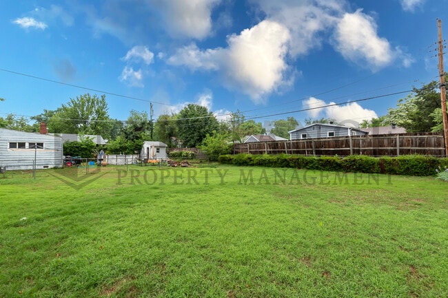 Building Photo - 814 Prairie Park Rd