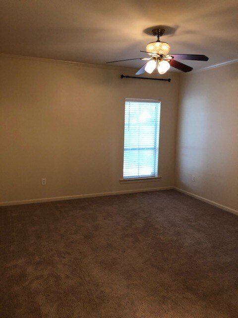 Building Photo - Beautiful 3 bedroom on corner lot in Azalea Lakes