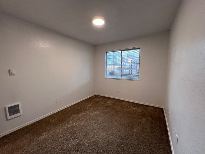 Building Photo - 17250 SW Heritage Ct