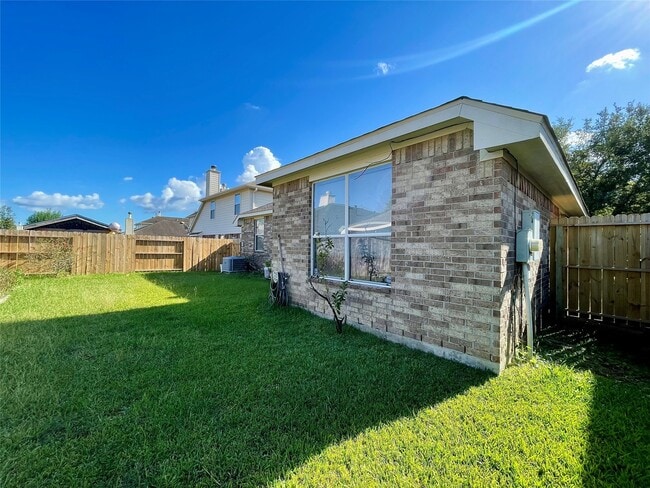Building Photo - 12347 Carmel Dale Ln