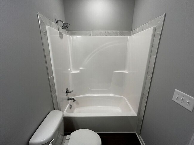 Building Photo - 1400 Pipeline Ave