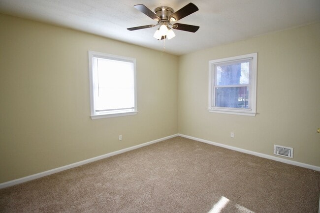 Building Photo - Super 3-brm stone ranch with basement in e...
