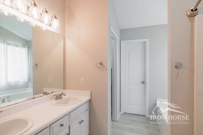 Building Photo - 501 Spratlin Dr