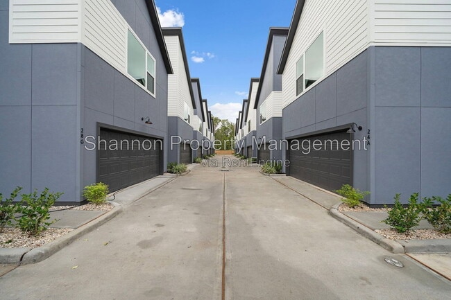 Building Photo - 28 Bucan St.