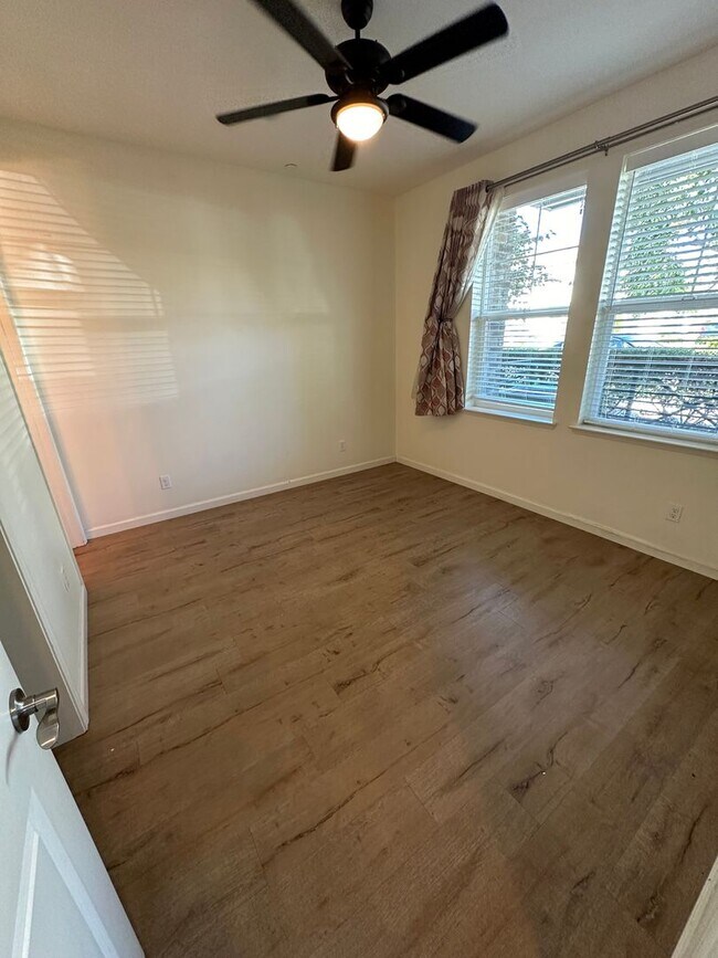 Building Photo - 2240 Carbondale Way