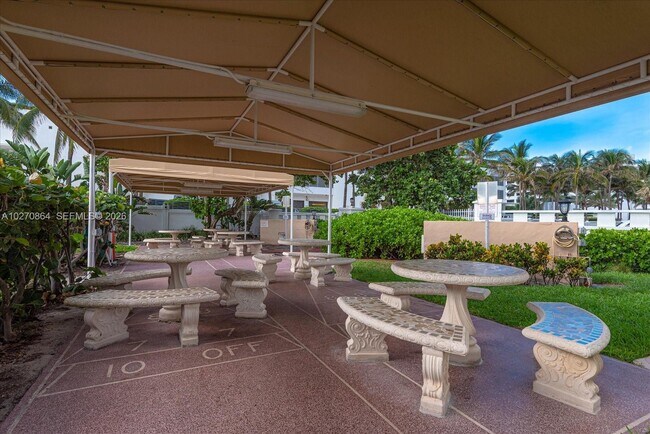 Building Photo - 3505 S Ocean Dr