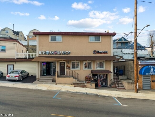 Building Photo - 339 N 6th St