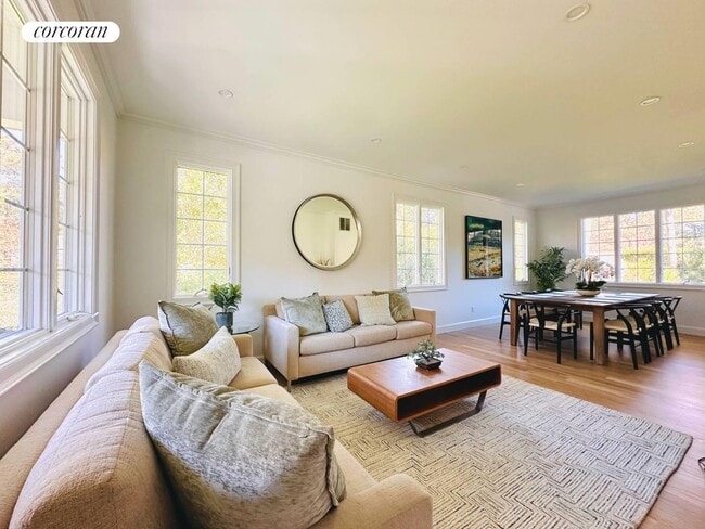 Building Photo - 10 Ginny Ln