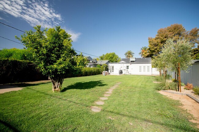 Building Photo - Charming Historic 3-Bed / 2-Bath Home Near...