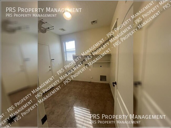 Building Photo - 576 E Julian Dr