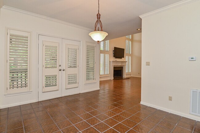 Building Photo - 294 Sugar Berry Cir