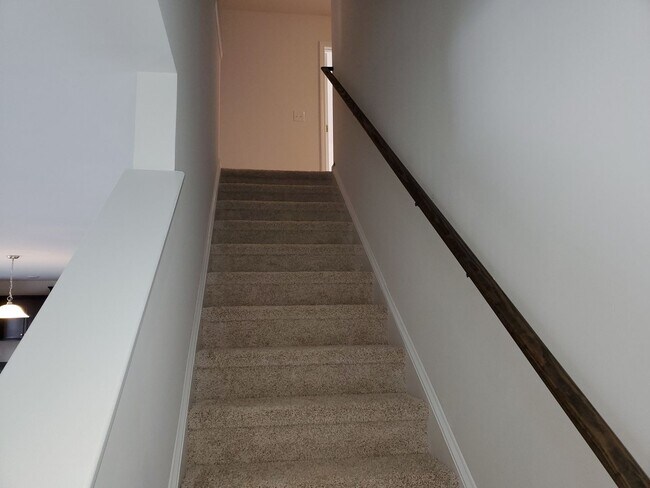 Building Photo - Beautiful Home minutes from the airport!