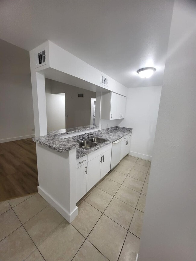 Building Photo - 2622 NW 33rd St