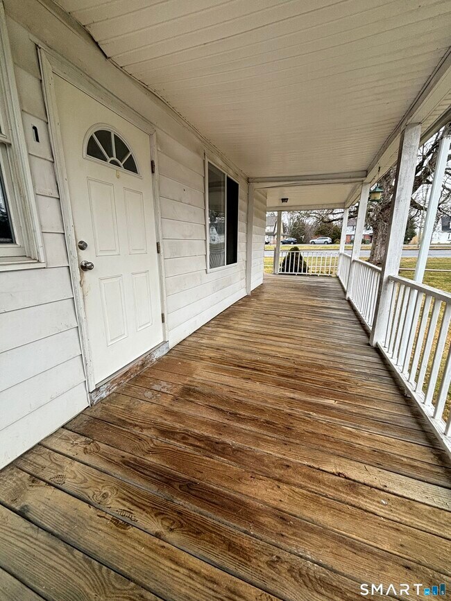 Building Photo - 411 Main St