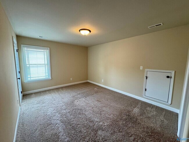 Building Photo - 120 Meadowglade Ln