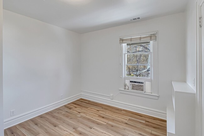 Building Photo - Renovated 4-Bedroom, 2-Bath Apartment in P...