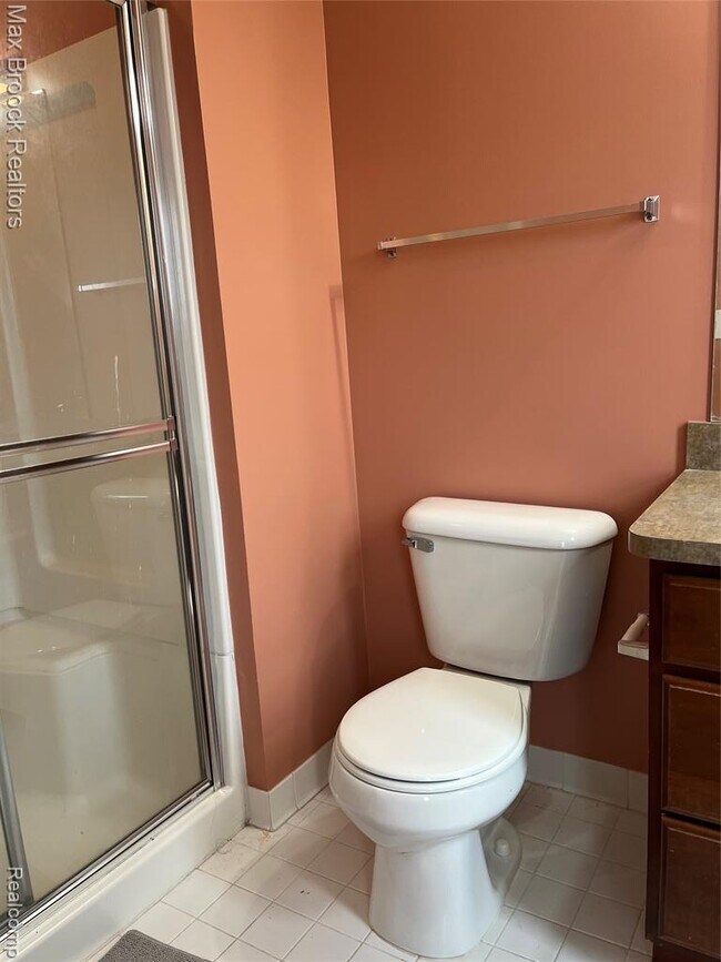 Building Photo - 3255 Camden Dr