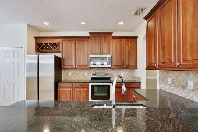 Building Photo - Luxury 3BR/3BA Townhome with 2-Car Garage in Gated Greystone – Sanford
