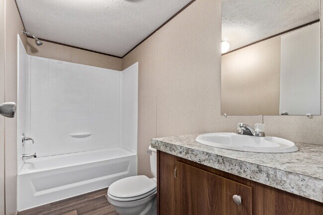 Building Photo - 2 bedroom - 4th st