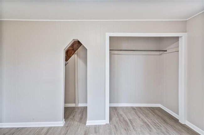 Building Photo - 229 Eastview Dr