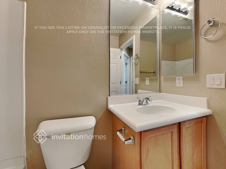 Building Photo - 4648 E Laurel Ave