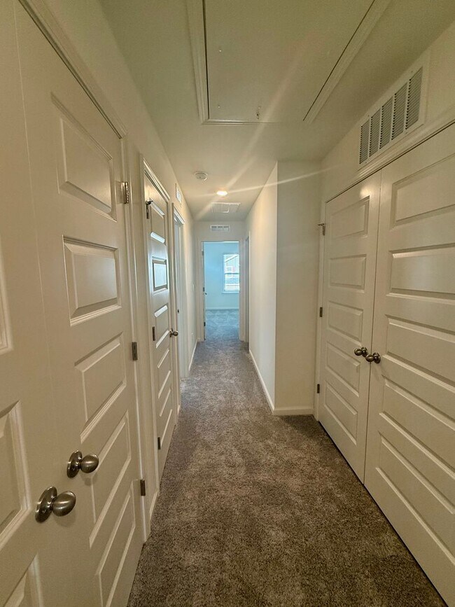 Building Photo - Three bedroom, 2.5 bath townhome in Mebane...