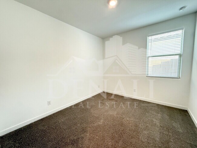 Building Photo - 12523 W Calle de Sol