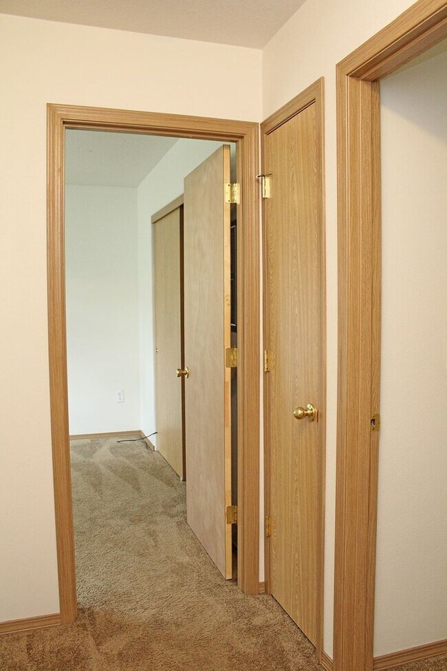 Building Photo - 1971 SE 122nd Ave