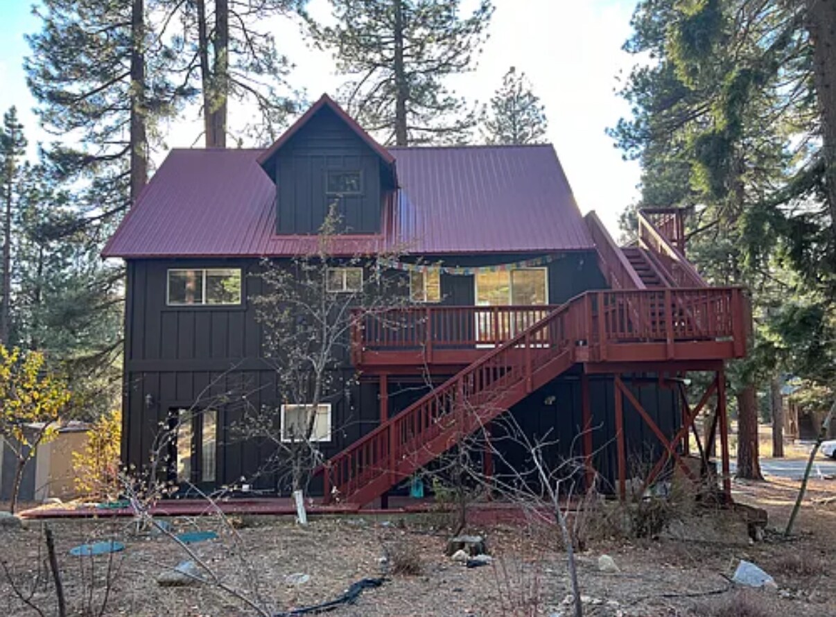 Building Photo - 11881 Pine Forest Rd