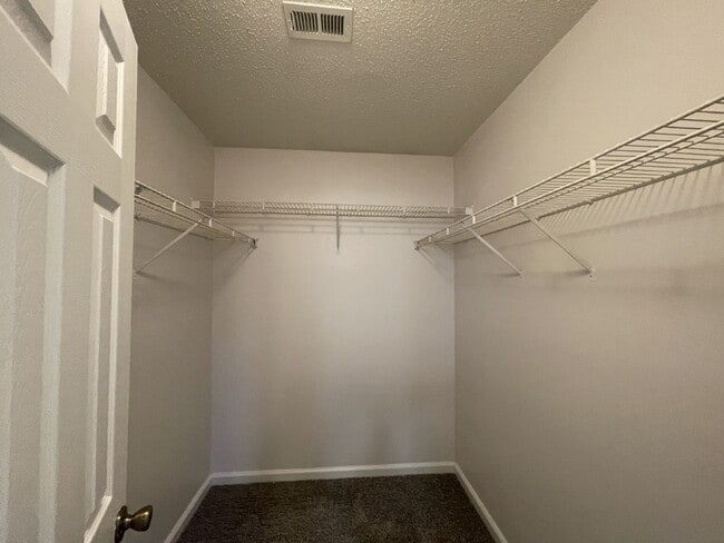 Building Photo - Home For Rent