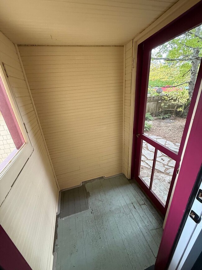 Building Photo - Charming Sellwood Gem in the Heart of SE P...