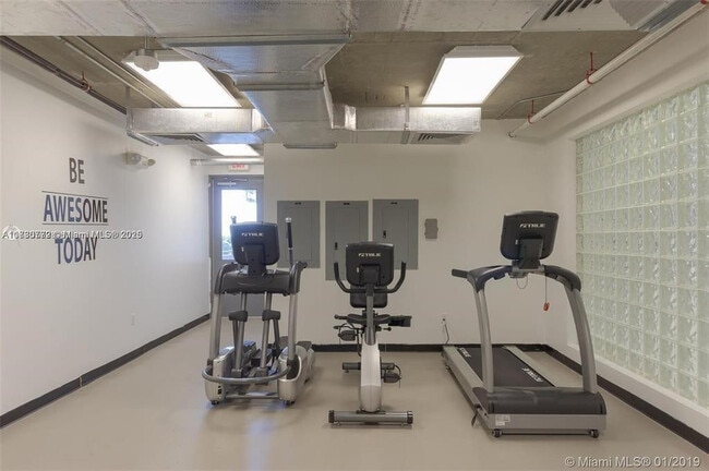 Building Photo - 455 NE 25th St