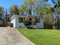 Building Photo - Minutes from Uptown!  100% Renovated!