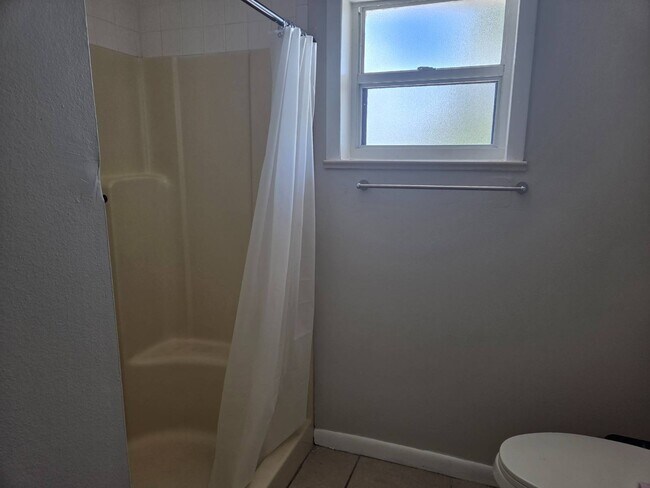 Building Photo - 208 Mirador Dr