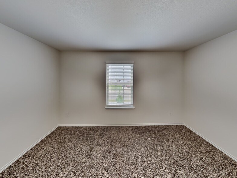 Building Photo - 713 Glover Dr