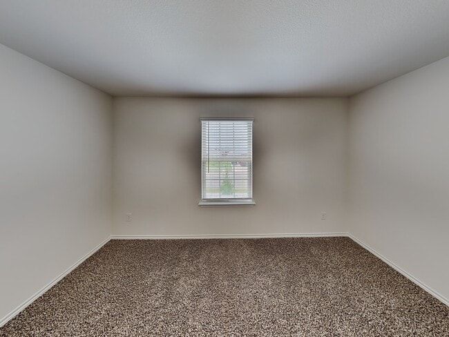 Building Photo - 713 Glover Dr