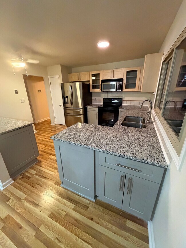 Building Photo - 7312 Barcliff Dr
