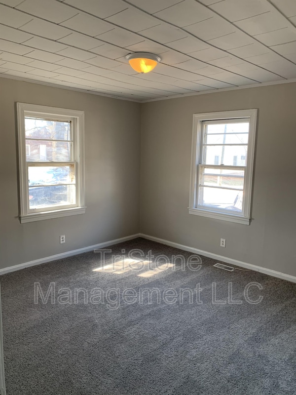 Building Photo - 317 Morris St