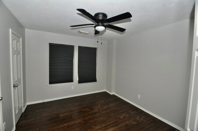 Building Photo - 8819 Hedgestone Ct