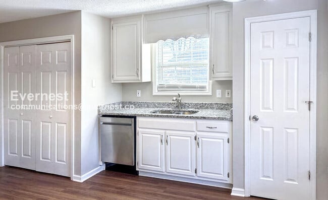 Building Photo - 450 Loveless Rd