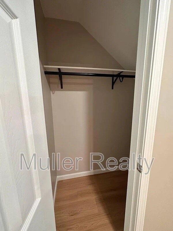 Building Photo - 3636 Old Valley View Dr