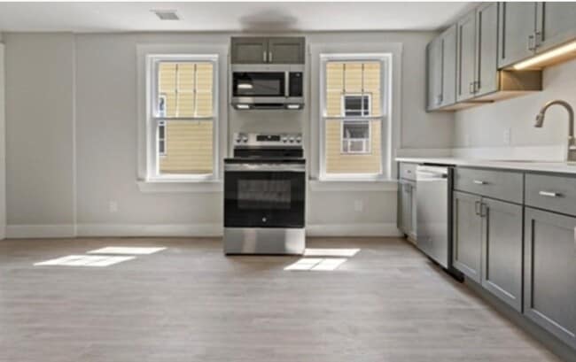 Building Photo - 1540 Purchase St